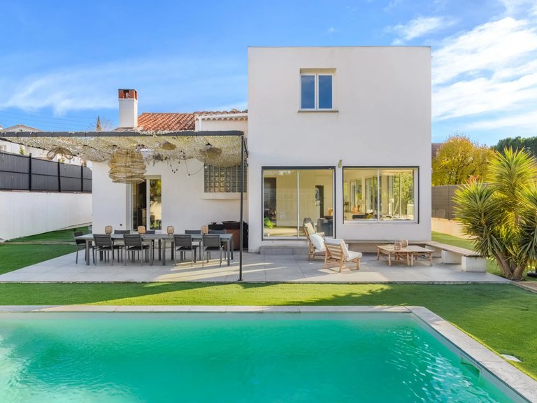 Villa for Sale in Marseille, Marseille & Cote Bleu 1