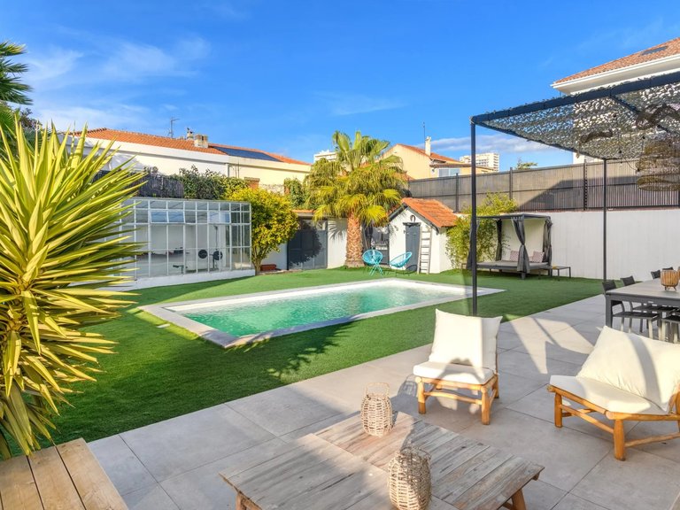 Villa for Sale in Marseille, Marseille & Cote Bleu 2