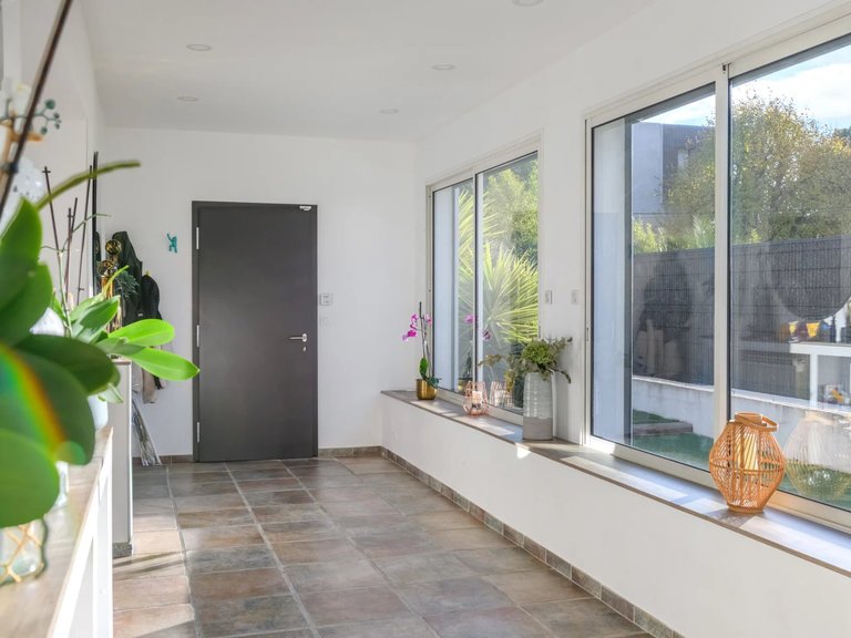 Villa for Sale in Marseille, Marseille & Cote Bleu 15