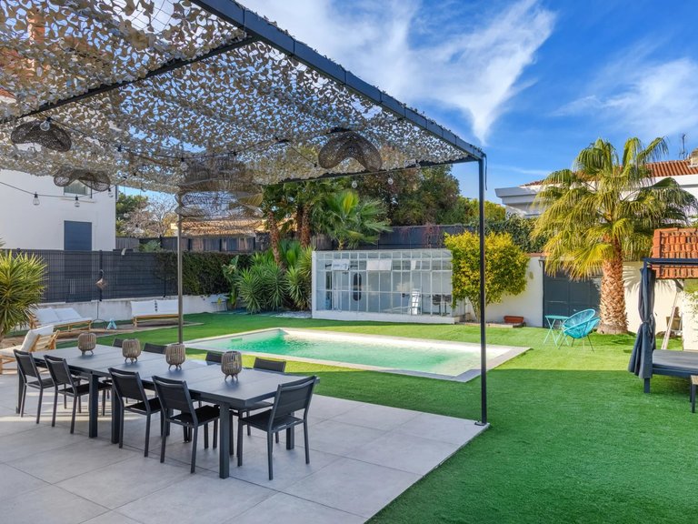 Villa for Sale in Marseille, Marseille & Cote Bleu 3