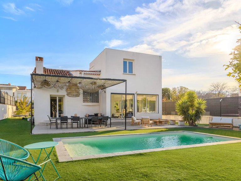 Villa for Sale in Marseille, Marseille & Cote Bleu 4