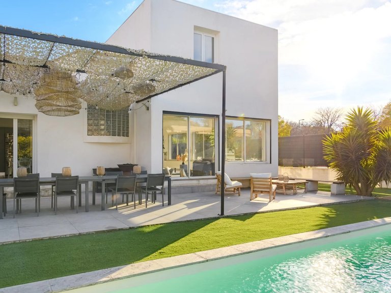 Villa for Sale in Marseille, Marseille & Cote Bleu 5