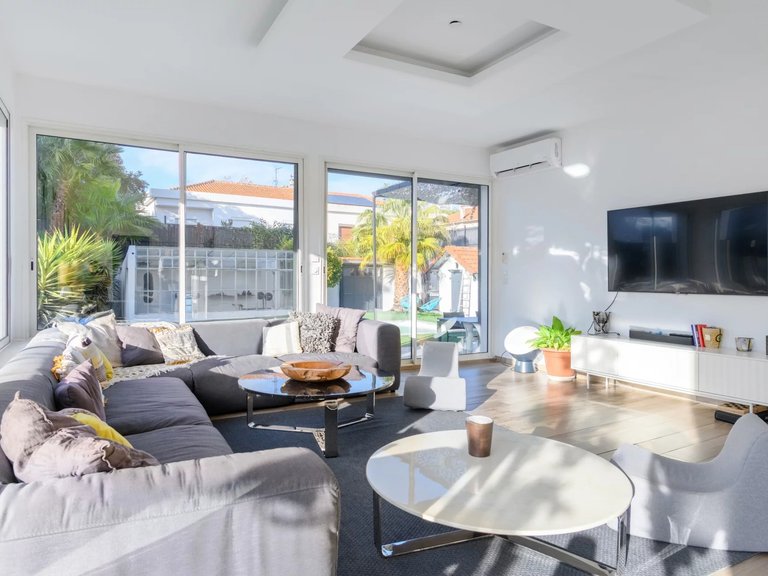 Villa for Sale in Marseille, Marseille & Cote Bleu 6