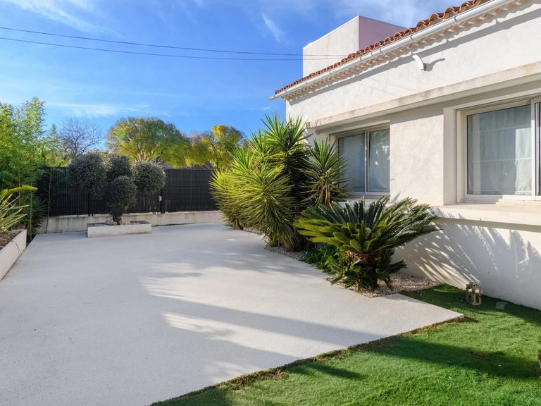 Villa for Sale in Marseille, Marseille & Cote Bleu 7