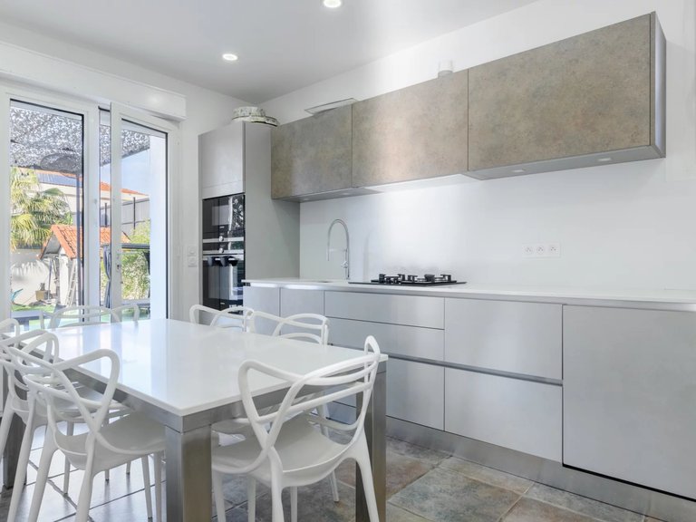 Villa for Sale in Marseille, Marseille & Cote Bleu 10