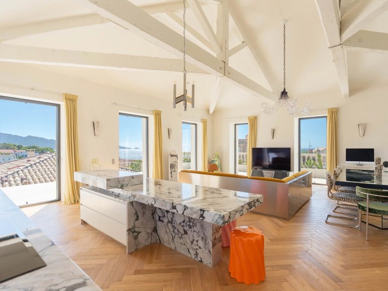 Villa for Sale in Marseille, Marseille & Cote Bleu 1