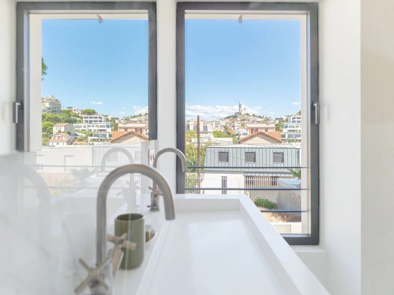 Villa for Sale in Marseille, Marseille & Cote Bleu 17