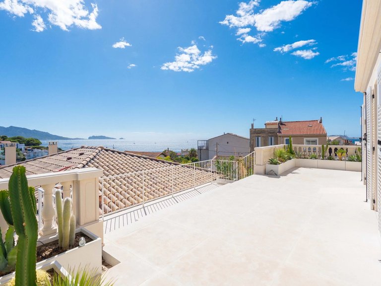 Villa for Sale in Marseille, Marseille & Cote Bleu 4