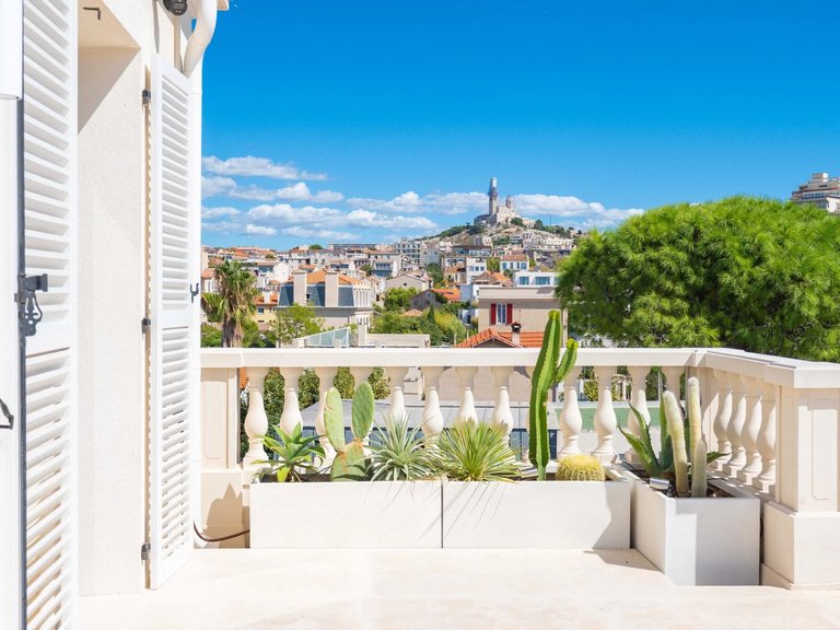 Villa for Sale in Marseille, Marseille & Cote Bleu 5