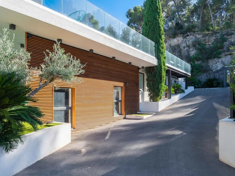 Villa for Sale in Marseille, Marseille & Cote Bleu 1