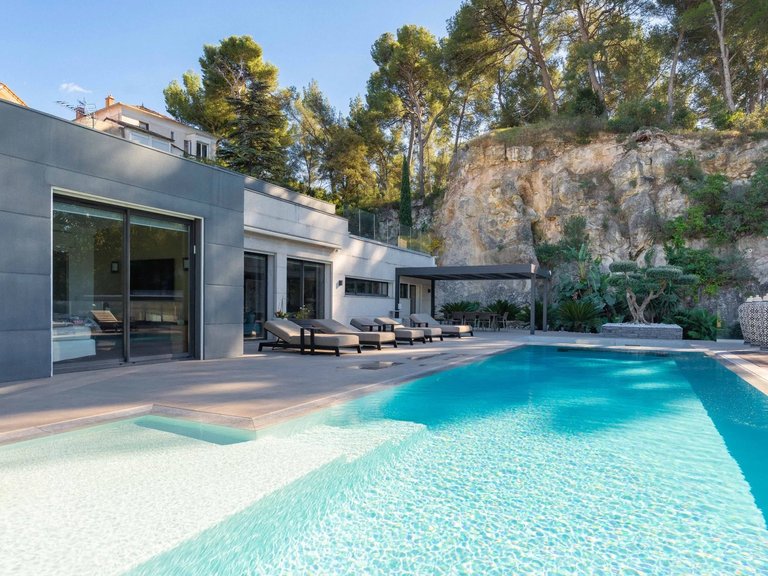 Villa for Sale in Marseille, Marseille & Cote Bleu 2