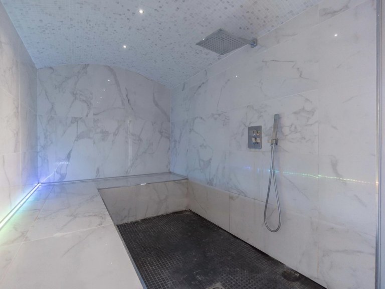 Villa for Sale in Marseille, Marseille & Cote Bleu 15