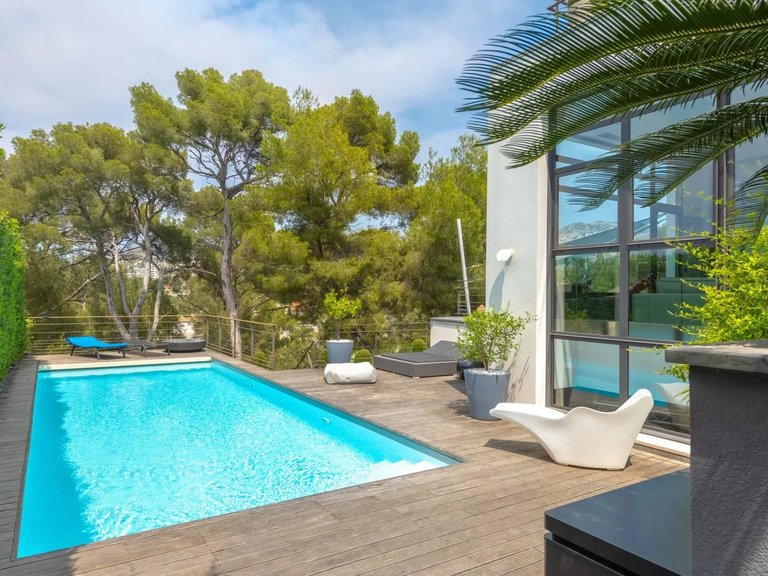 Villa for Sale in Marseille, Marseille & Cote Bleu 2