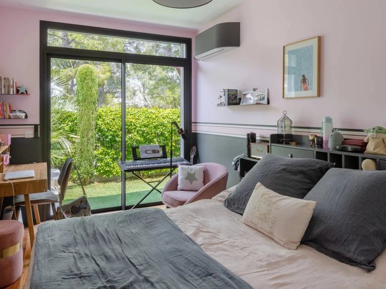Villa for Sale in Marseille, Marseille & Cote Bleu 13