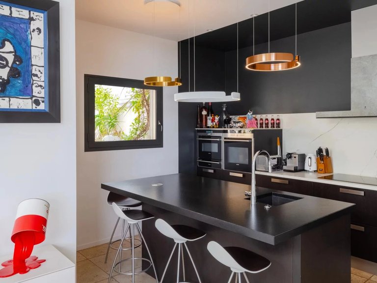 Villa for Sale in Marseille, Marseille & Cote Bleu 4