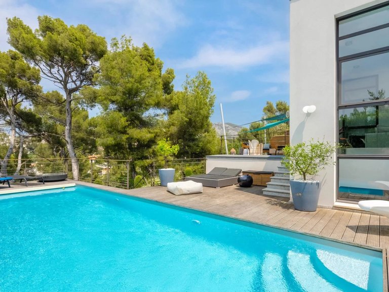 Villa for Sale in Marseille, Marseille & Cote Bleu 7
