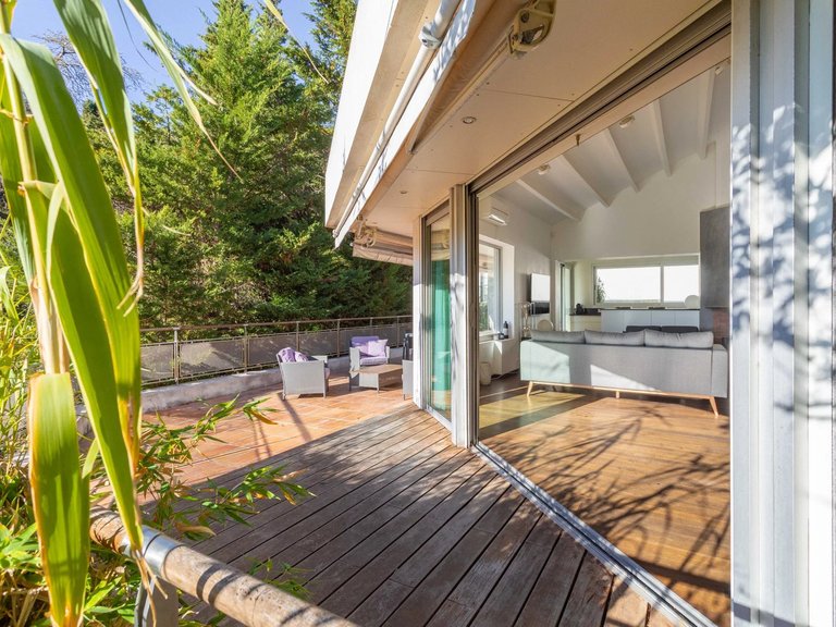 Villa for Sale in Marseille, Marseille & Cote Bleu 15