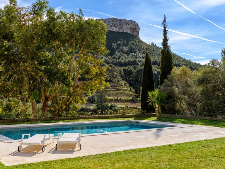 Villa for Sale in Cassis, Provence Coast (cassis To Cavalaire) 1