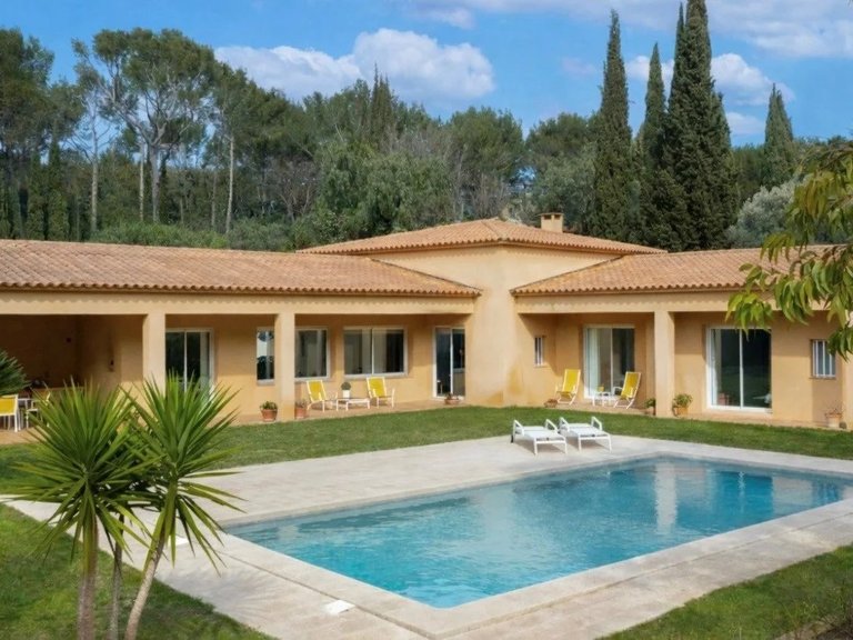 Villa for Sale in Cassis, Provence Coast (cassis To Cavalaire) 2