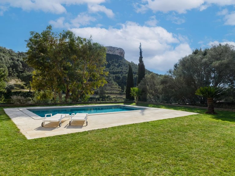 Villa for Sale in Cassis, Provence Coast (cassis To Cavalaire) 14