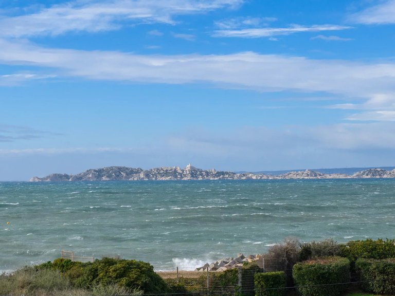 Villa for Sale in Marseille, Marseille & Cote Bleu 3