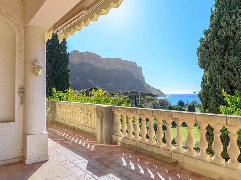 Villa for Sale in Cassis, Provence Coast (cassis To Cavalaire) 2