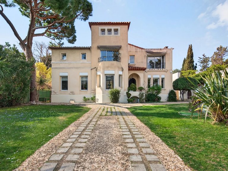 Villa for Sale in Marseille, Marseille & Cote Bleu 1