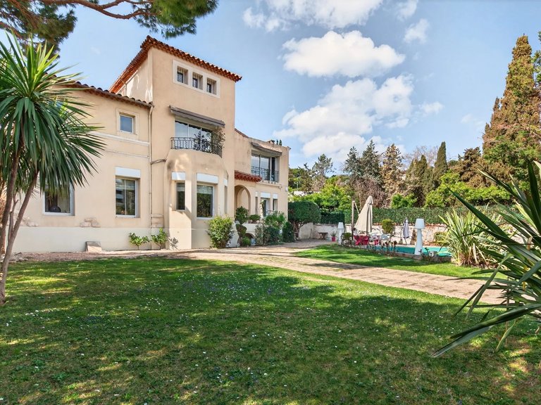 Villa for Sale in Marseille, Marseille & Cote Bleu 2