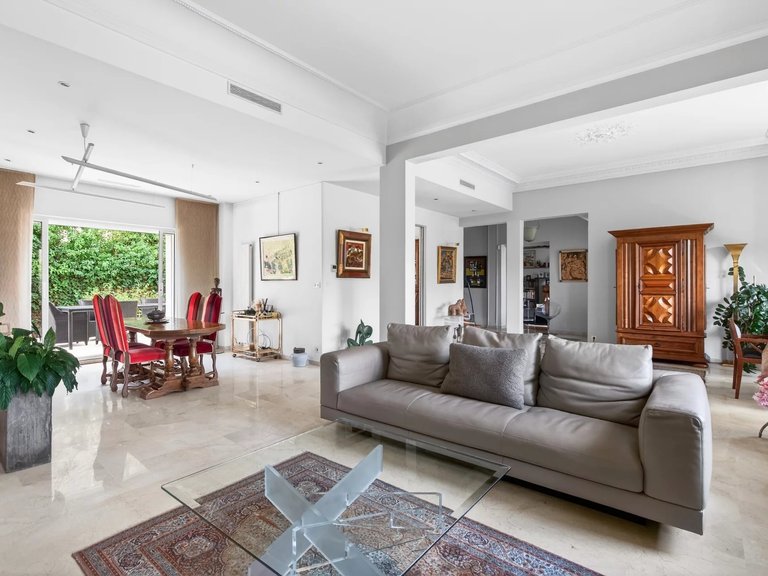 Villa for Sale in Marseille, Marseille & Cote Bleu 4