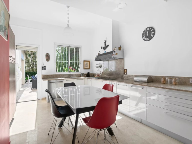 Villa for Sale in Marseille, Marseille & Cote Bleu 10