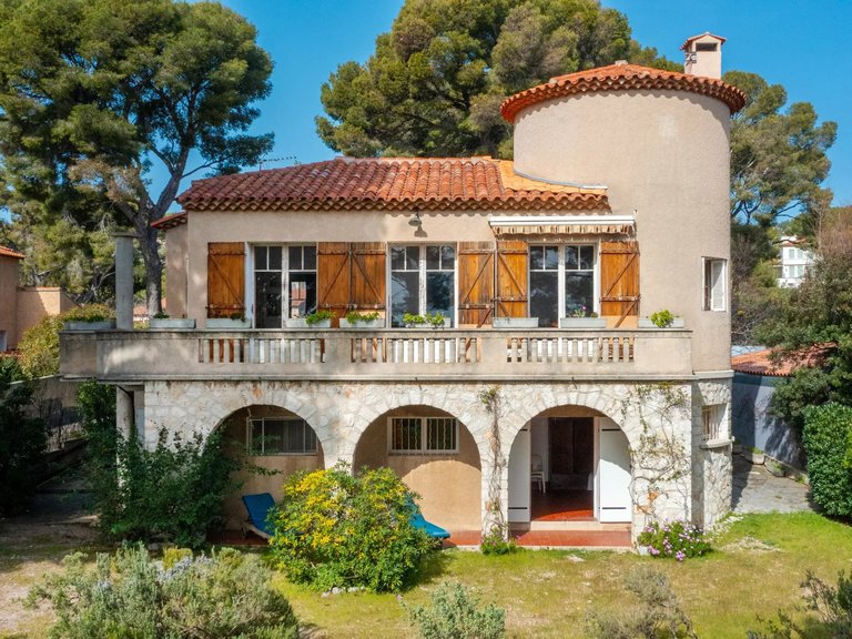 Villa for Sale in Cassis, Provence Coast (cassis To Cavalaire) 9