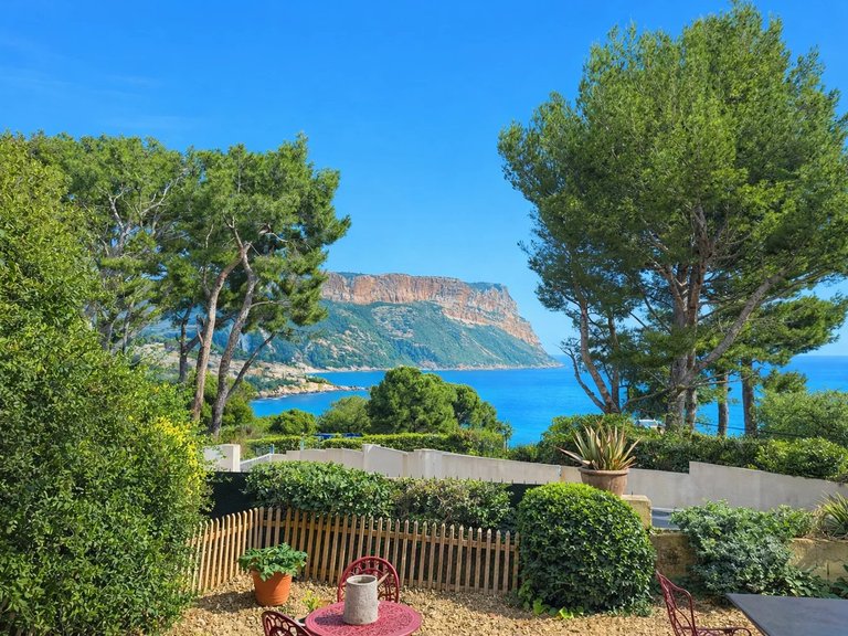 Villa for Sale in Cassis, Provence Coast (cassis To Cavalaire) 1