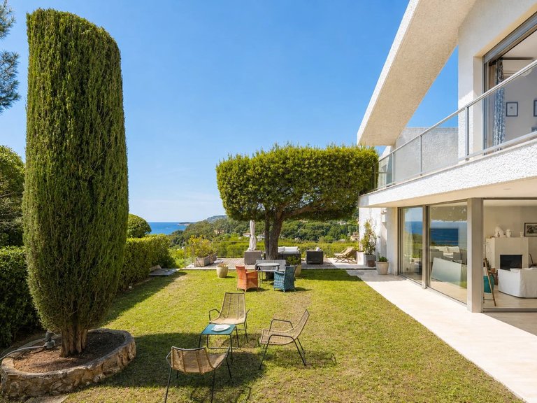 Villa for Sale in Cassis, Provence Coast (cassis To Cavalaire) 3