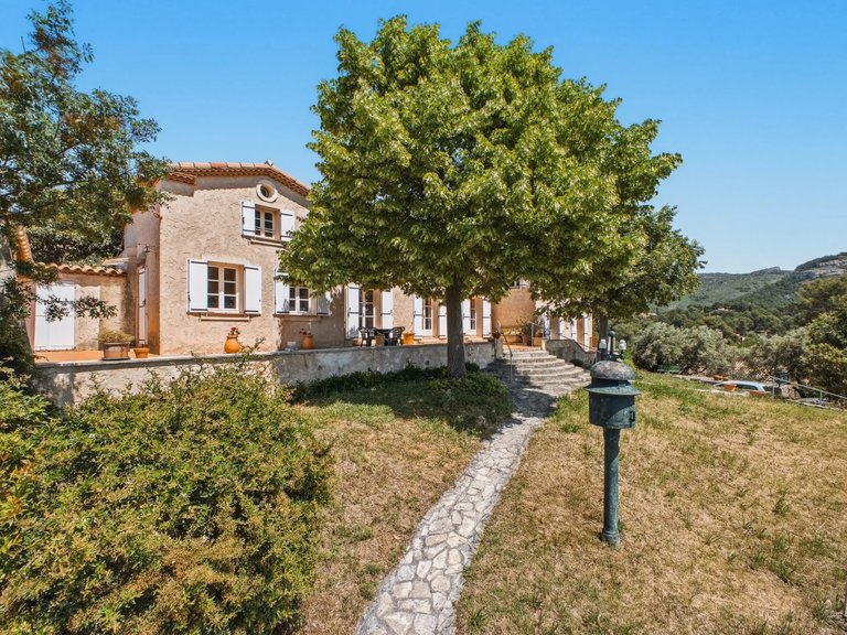 Villa for Sale in Marseille, Marseille & Cote Bleu 2