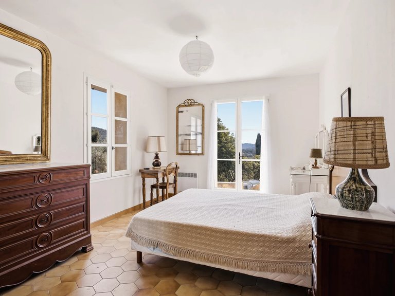 Villa for Sale in Marseille, Marseille & Cote Bleu 15