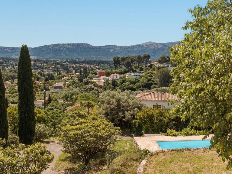Villa for Sale in Marseille, Marseille & Cote Bleu 3