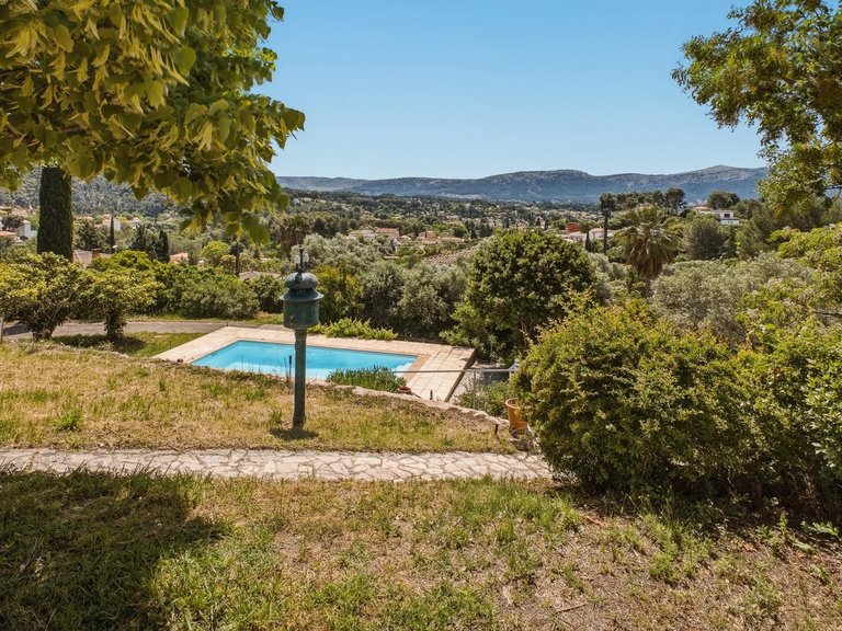Villa for Sale in Marseille, Marseille & Cote Bleu 4