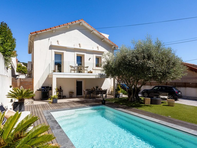Villa for Sale in Marseille, Marseille & Cote Bleu 4