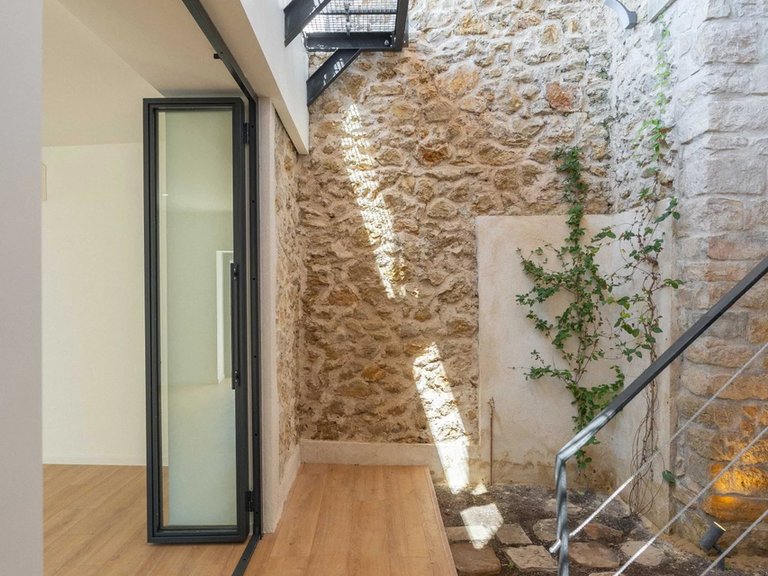 Villa for Sale in Marseille, Marseille & Cote Bleu 2
