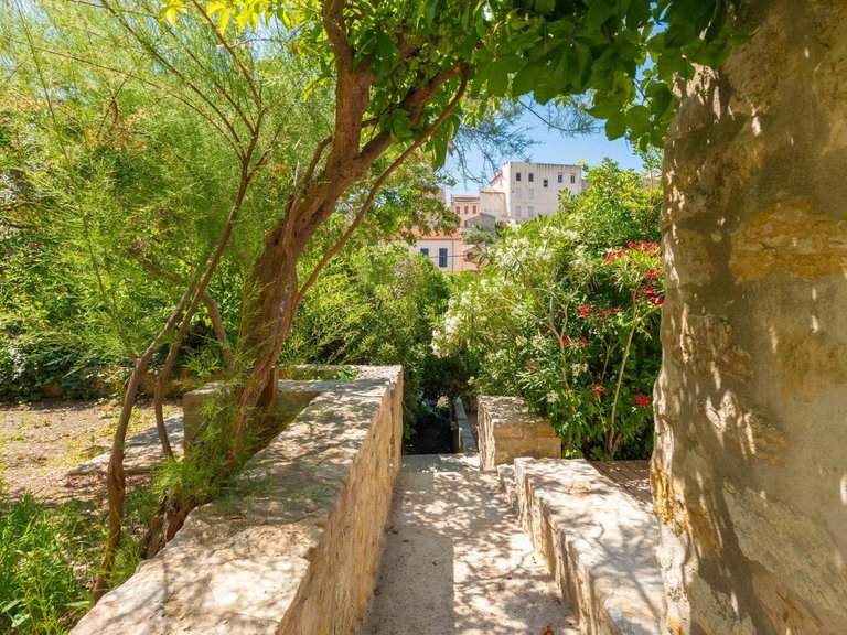 Villa for Sale in Marseille, Marseille & Cote Bleu 3