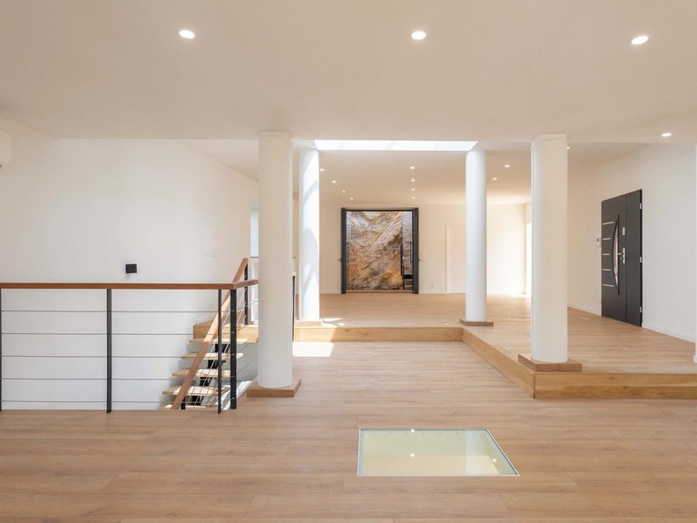 Villa for Sale in Marseille, Marseille & Cote Bleu 4