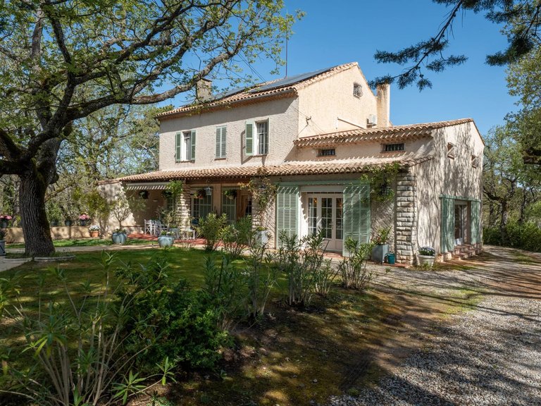 Villa for Sale in Rians, Avignon And North Provence 1