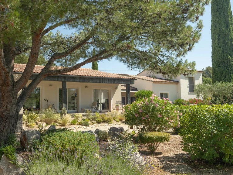 Villa for Sale in Lauris, The Luberon / Vaucluse 12