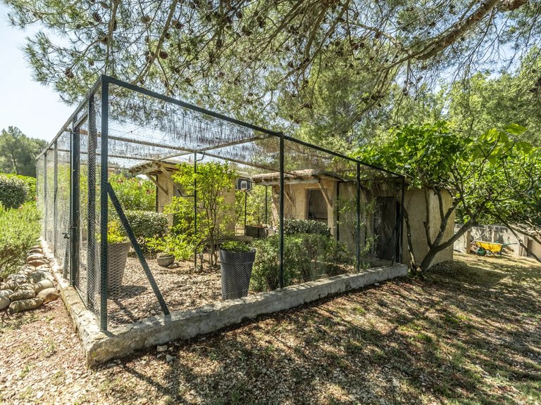 Villa for Sale in Lauris, The Luberon / Vaucluse 4