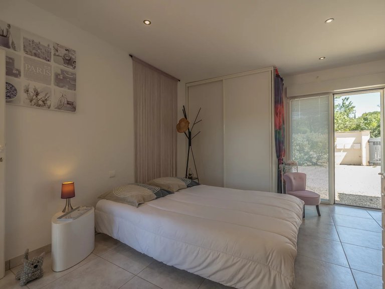 Villa for Sale in Lauris, The Luberon / Vaucluse 7