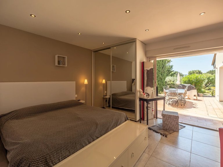 Villa for Sale in Lauris, The Luberon / Vaucluse 8