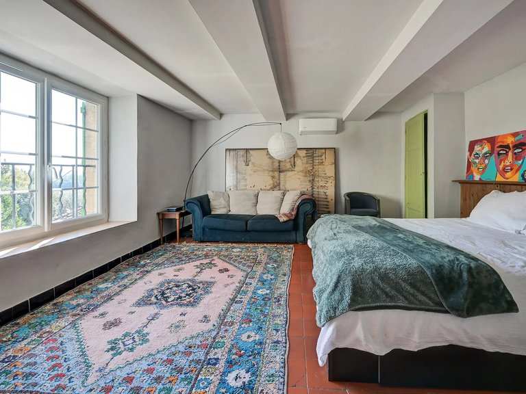 Villa for Sale in Lourmarin, The Luberon / Vaucluse 11