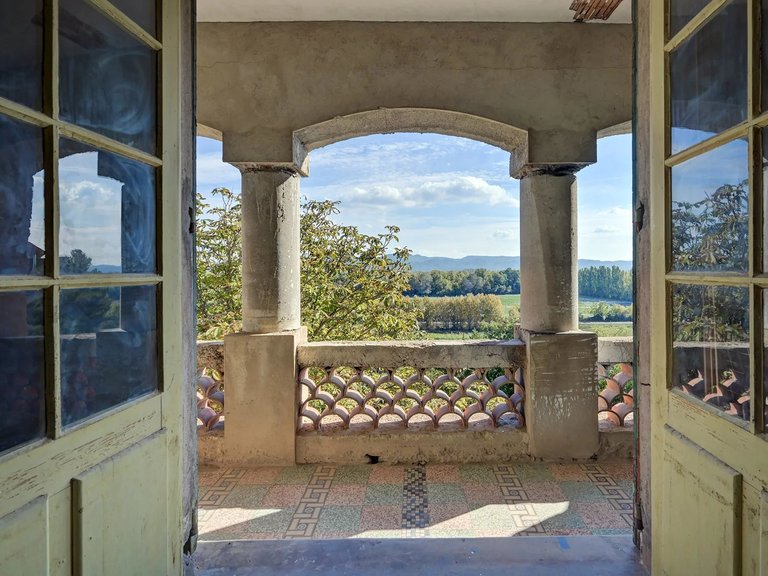 Villa for Sale in Lourmarin, The Luberon / Vaucluse 13