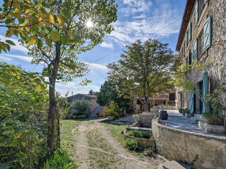 Villa for Sale in Lourmarin, The Luberon / Vaucluse 14