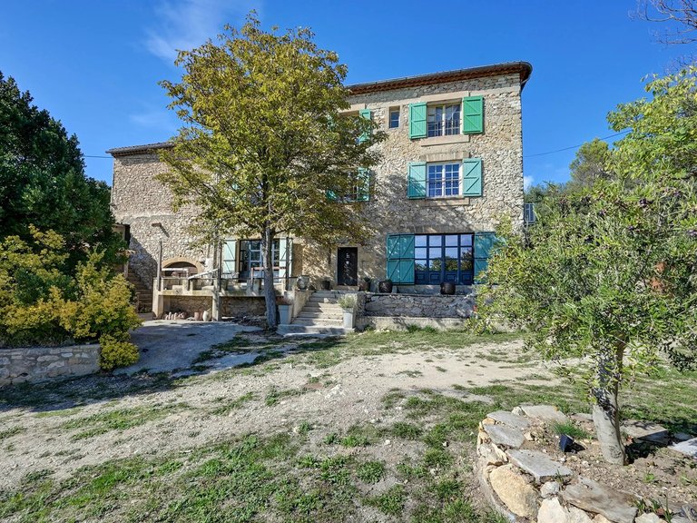 Villa for Sale in Lourmarin, The Luberon / Vaucluse 15
